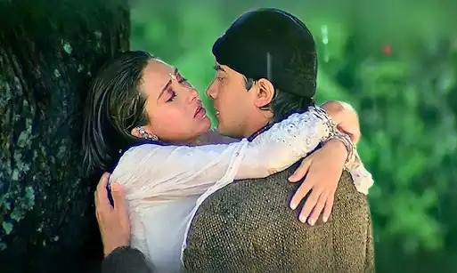 'রাজা হিন্দুস্তানি': ১৯৯৬ সালের এই ছবির জন্য নির্মাতারা প্রথমে জুহিকেই প্রস্তাব দিয়েছিলেন। কিন্তু তিনি তা ফিরিয়ে দিলে, সুযোগ পান করিশ্মা কাপুর। ছবিটি আমির খানের সঙ্গে করিশ্মার জুটিকে সুপারহিট করে এবং এটি একটি অল-টাইম ব্লকবাস্টার হয়।